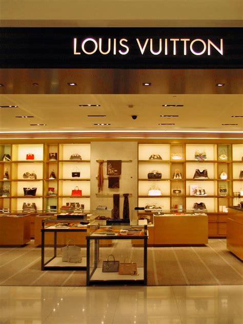 louis vuitton general manager salary|louis vuitton management team.